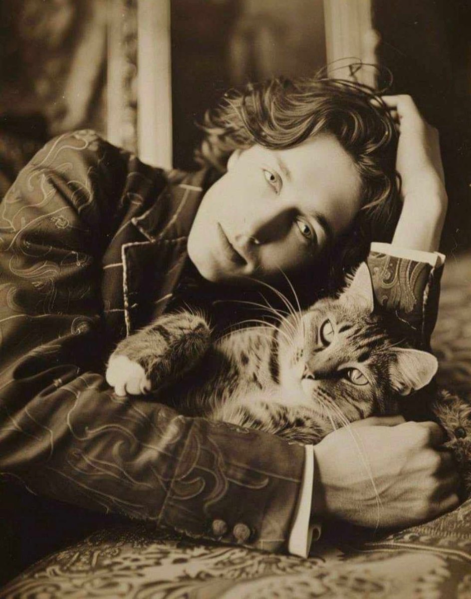 _Wordsforyou11's tweet photo. "So that man thought that the important thing was to have, and did not know that the important thing is to be."

— Oscar Wilde https://t.co/0wHc0OiaoF
