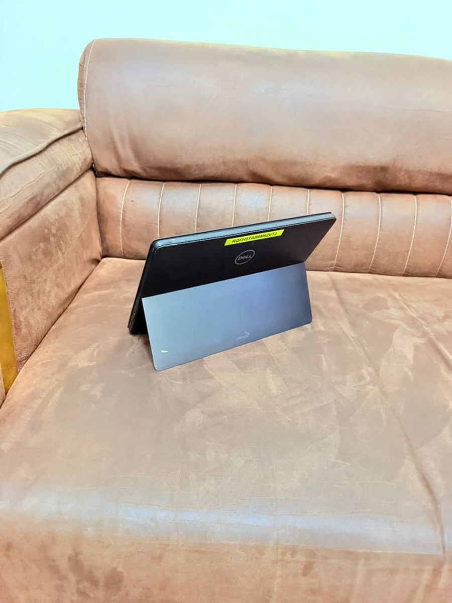 HamdanTech24's tweet photo. A new day to remind you I'm your best plug for laptops.

Check this one out 

London Used Laptop 
Dell latitude 5290 detachable (2 in one) 
Processor: intel corei5(8th gen) 
Storage: 256gb ssd 
Ram: 8gb ram 
Touch screen ✅✅✅
Keyboard lights ✅✅✅
Type c charger ✅✅✅
Battery life: Excellent 
Operating system: windows 11
Screen size: 11.6inch
Location: Kaduna 
Price tag : 255k