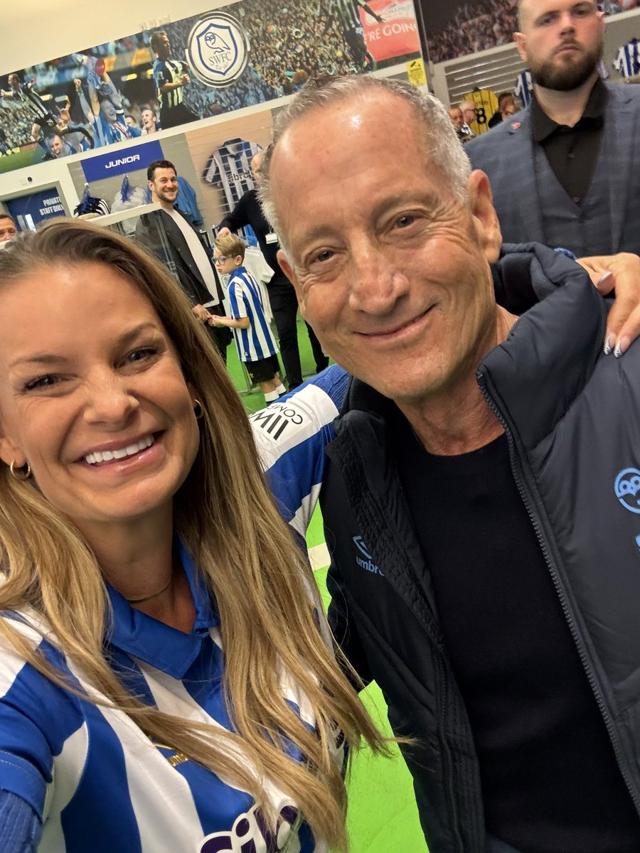 LauraOwl79's tweet photo. @storchyowl @swfc What a great guy you are. Was  so great to meet you. 🦉 https://t.co/mlnyqSPZOg