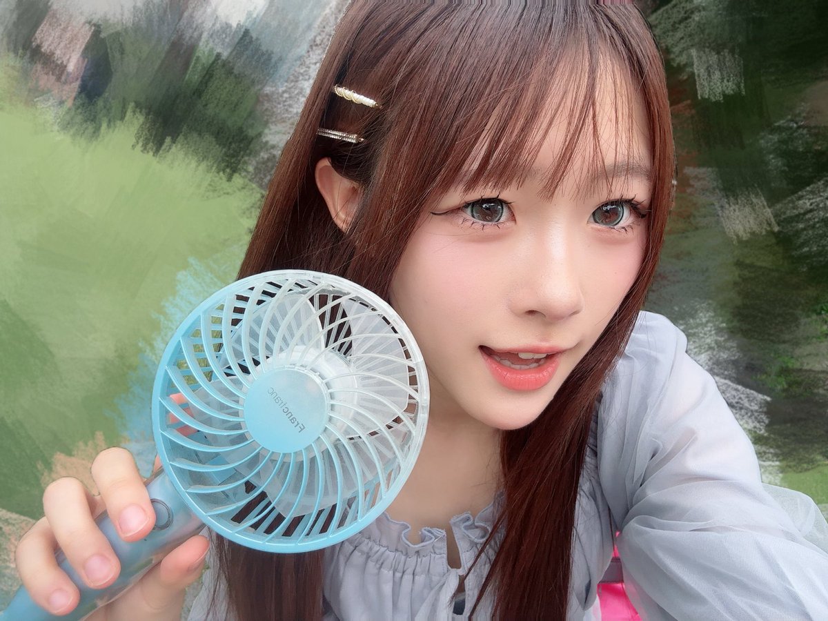 shuri_marukado's tweet photo. 今日らな先輩の代わりでめるとわしゅりが18時から配信することなったからみんな遊びに来てー！！！

#MARUKADO https://t.co/SDkauKMjNU