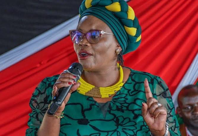 AokoOtieno_'s tweet photo. Ni kama zile pesa Gathoni was being given to attack Gachagua zime zimwa 

She forgot one thing, 

Rigathi started his politics while she was still walking bare foot in Githunguri 

Akiwa DO, Wamuchomba was still sucking Mututho’s dick 

Truthful mehn akiwa Uhuru’s PA, Gatho was a heckler on Inooro and Kameme ati presenter 

Akiwa MP ndio they met Bunge Gatho akiwa WR

As in that is not a person utazima na some few bland tweets na tumaoni hafifu on TV 

So her mission has failed, her funds withdrawn, ako ku make a one woman presser threatening to ditch UDA,

And go where? No one will elect her even Kamweredho chair lady in kikuyu land 

Another casualty like Salasya,

They will fund you, give you huge ANTI PEOPLE assignments bound to fail then they withdraw 

Sasa umekosana na watu, pesa pia kapungua. Hata upige kelele, no one listens. Credibility GONE! 

Naogopa hawa watu bwana. Deal with them as conveniences not as allies.