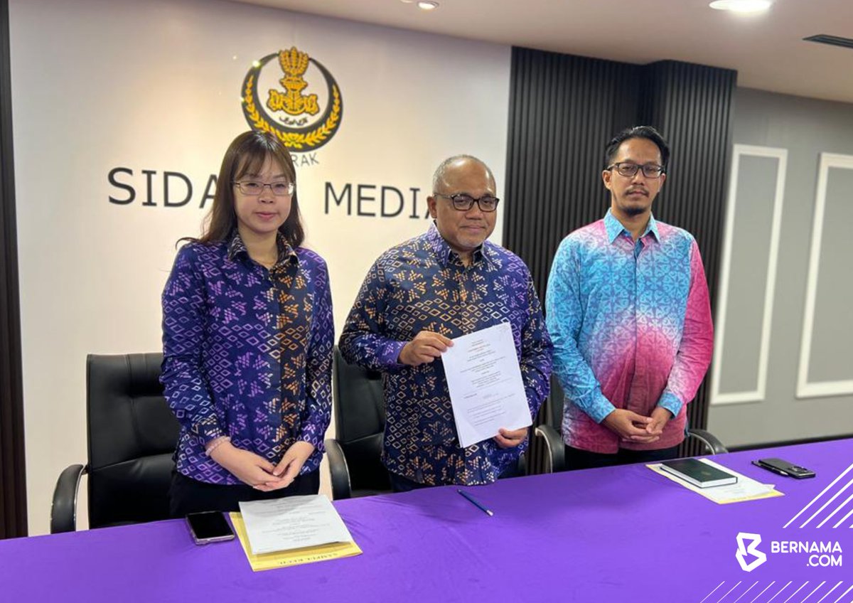bernamadotcom's tweet photo. 𝗦𝗜𝗗𝗔𝗡𝗚 𝗗𝗨𝗡 𝗣𝗘𝗥𝗔𝗞 𝟴 𝗛𝗜𝗡𝗚𝗚𝗔 𝟭𝟬 𝗦𝗘𝗣𝗧, 𝗗𝗨𝗔 𝗘𝗡𝗔𝗞𝗠𝗘𝗡 𝗔𝗞𝗔𝗡 𝗗𝗜𝗕𝗘𝗡𝗧𝗔𝗡𝗚

#Ipoh : Mesyuarat Kedua Tahun Keempat Dewan Undangan Negeri (DUN) Perak ke-15 akan berlangsung selama tiga hari bermula 8 Sept.

Yang Dipertua DUN Perak Datuk Seri Mohammad Zahir Abdul Khalid berkata dua Rang Undang-Undang (RUU) akan dibentangkan pada persidangan itu oleh Menteri Besar Datuk Seri Saarani Mohamad.

“RUU itu ialah Enakmen Anggota Pentadbiran dan Ahli Dewan Negeri (Saraan) 2026 serta Enakmen Pentadbiran Agama Islam (Perak) (Pindaan) 2026,” katanya pada sidang media hari ini.

Berita penuh : https://t.co/x1R29vrW4c

📸 fotoBERNAMA 

#BernamaImages 
#BernamaNews 
#Perak