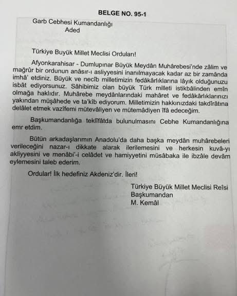 NaimBaburoglu's tweet photo. Atatürk’ün, Büyük Taarruz’da, 1 Eylül 1922’de verdiği, Dünya Savaş Tarihi’ne geçen ünlü emrin aslı.
“Ordular! İlk Hedefiniz Akdeniz’dir. İleri!”…

Falih Rıfkı Atay, bu emir hakkında şunları yazacaktı: 
“Ben, ömrümde hiçbir edebiyat eserinde, ordulara ilk hedeflerinin Akdeniz olduğunu bildiren günlük emri okurken duyduğum zevki duymadım. Bu, bütün heyecanların üstünde bir heyecan veren, bütün şiirlerin üstünde bir şiirdi. Ne olmuştuk, biliyor musunuz? Kurtulmuştuk. Ah Mustafa Kemal, Mustafa Kemal… Sana ölünceye kadar o günün sevincini ödeyebilmekten başka bir şey düşünmeyeceğim. Konuşmak için dilim, yazmak için kalemim tutuldu...”
#mustafakemalatatürk #Atatürk