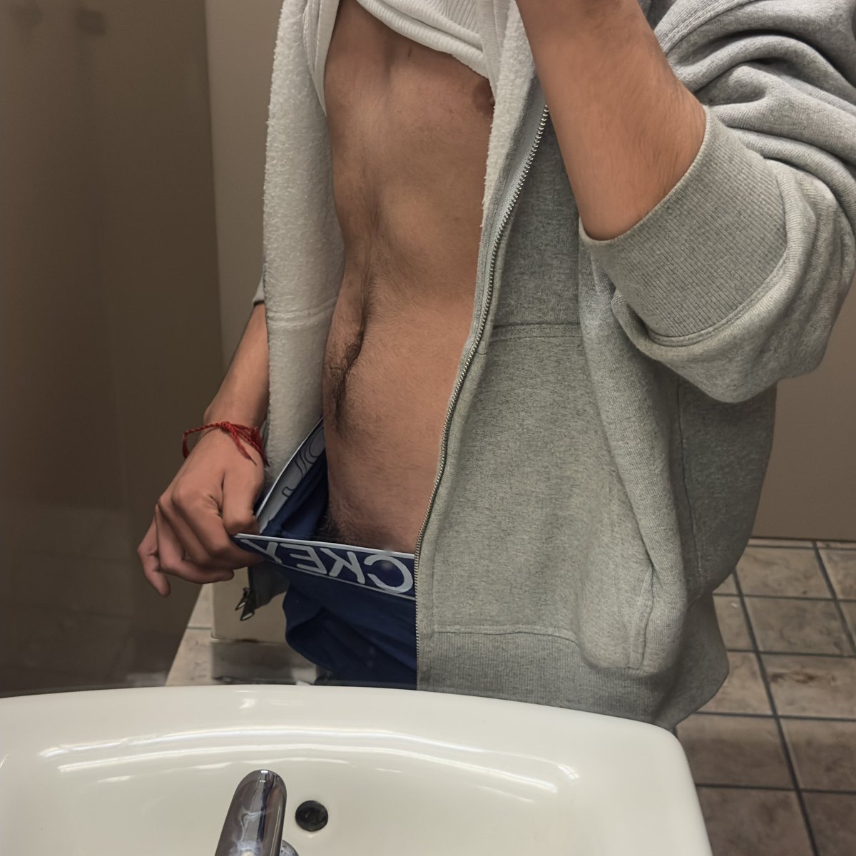 only_xivann's tweet photo. Does blue look good on me? #latino #bulge #Chudai https://t.co/rncr1EsEai