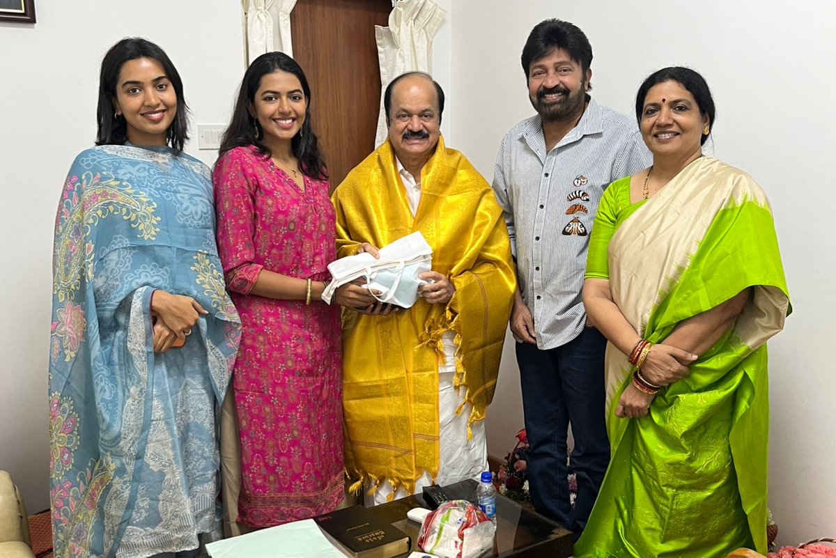 JCDPrabhakar's tweet photo. It was a pleasure meeting my family friend Dr. @ActorRajasekhar and his family at the Speaker’s Chamber.

After a long time, it was wonderful to reconnect and spend some warm moments together. Grateful for the affection and enduring bond we share. 🙏❤️  #DrRajasekhar #JCD #JCDPrabhakar #Jeevitha #ShivathmikaRajasekhar #ShivaniRajasekhar