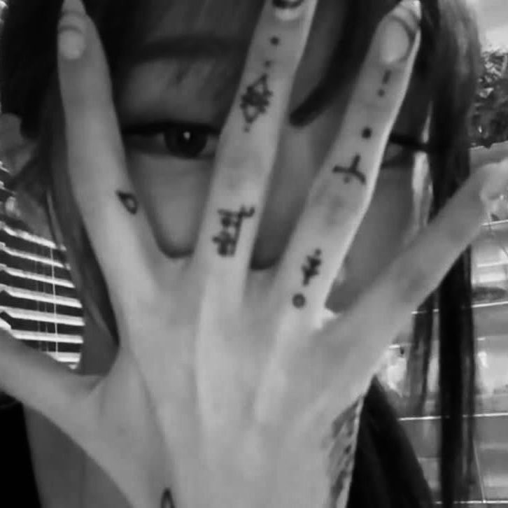 gisellesghost's tweet photo. ☺︎︎ #stantwt // #kpoptwt intro °...

✩call me M - she/her - bi
✩21 - i don't fb minors
✩aespa, lssfm, p1h, krnb, + more
✩halsey, the 1975, + more
✩jjk, dorohedoro, crime shows, + more

⚠︎︎dni ⇨ any-phobic, solo stans, fanwars, bullies⚠︎︎

♡︎ + ↺ to be moots https://t.co/4zYSN1H0vy