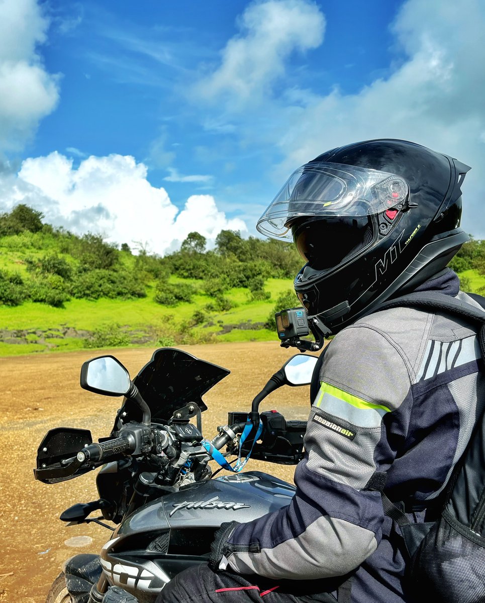 Christoperikl's tweet photo. Smile | Be Brave | Relax 
Because everything else is an illusion! Follow: @karanrg 
For biking, motovlogging, and music, subscribe to Karan RG Vlogs on YouTube. https://t.co/Je3iUYYOZE