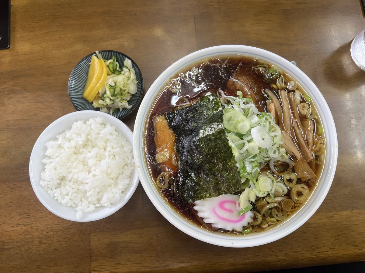 GvbSpec's tweet photo. 昨日に続き竹岡式ラーメン
鈴屋@富津に行ってきた。
やっぱり自分には合ってる、とっても美味しい。
特にチャーシューはホロホロだし厚切りだし大満足です。 https://t.co/AwNSJ2v7bV