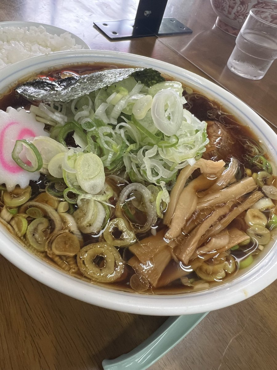 GvbSpec's tweet photo. 昨日に続き竹岡式ラーメン
鈴屋@富津に行ってきた。
やっぱり自分には合ってる、とっても美味しい。
特にチャーシューはホロホロだし厚切りだし大満足です。 https://t.co/AwNSJ2v7bV