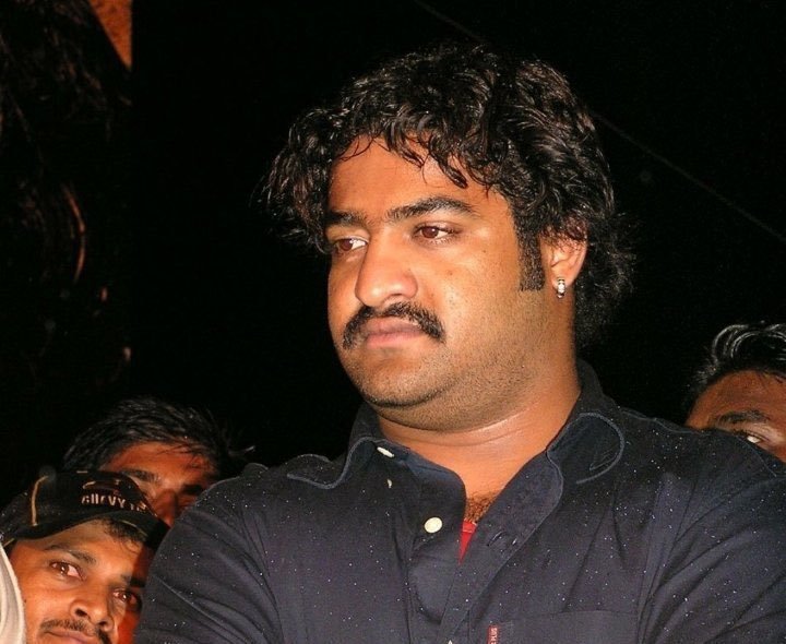 DHFM_009's tweet photo. Male Nithya Menon  la vundy pottidi fans mb troll cheydam 😭 https://t.co/M4hvkgCW8m