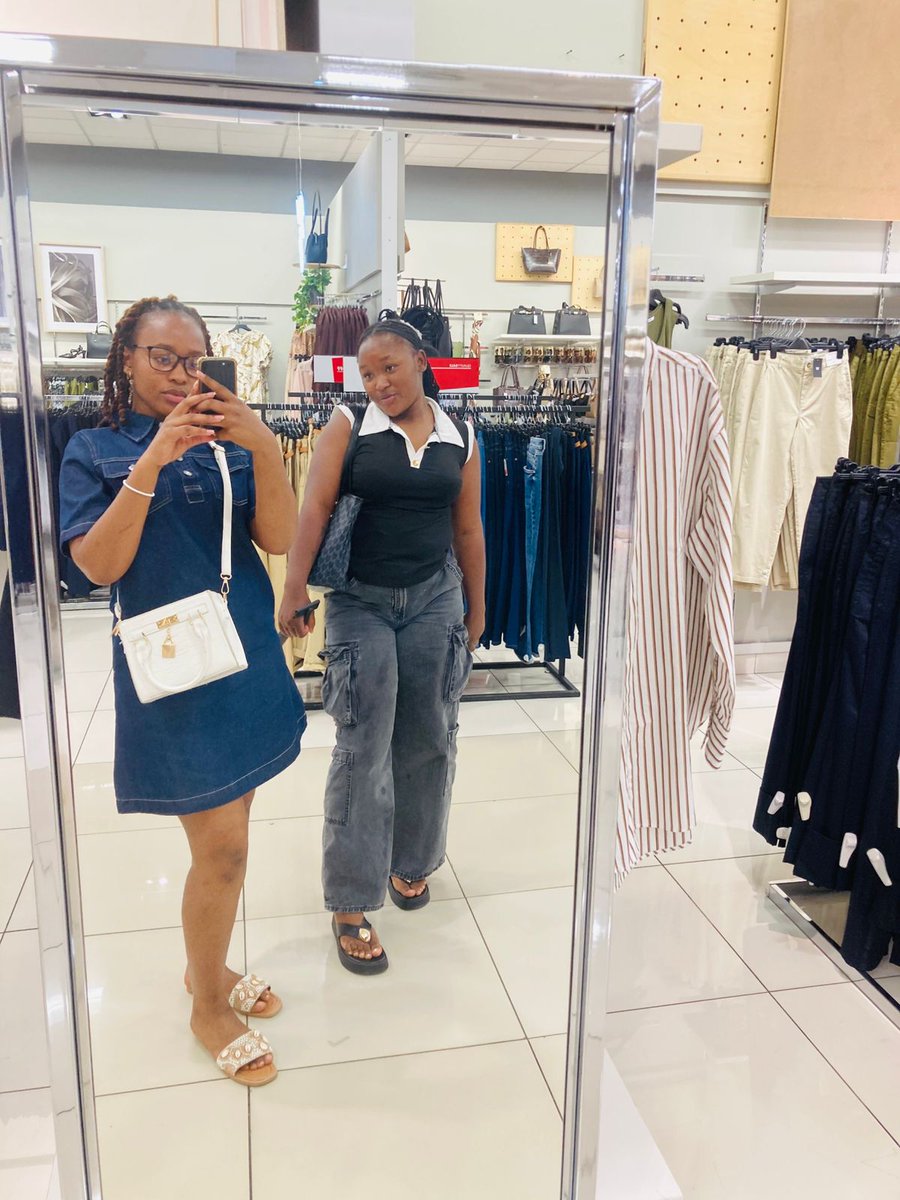 grace_letsatsi's tweet photo. I love Woolworths Merchandising style 😢🔥❤️ the aesthetic is so clean and demure 🙂‍↕️🔥 https://t.co/XabskqI8Vf
