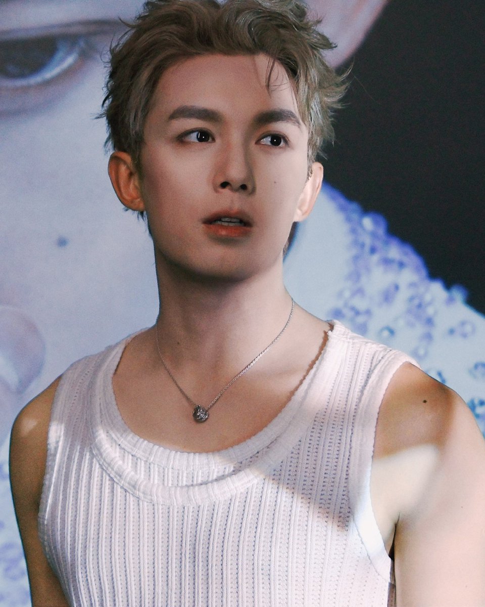 sanczai's tweet photo. WULEI?! in whatever this bright hair colour called... 😋 https://t.co/WbtImRvLCl