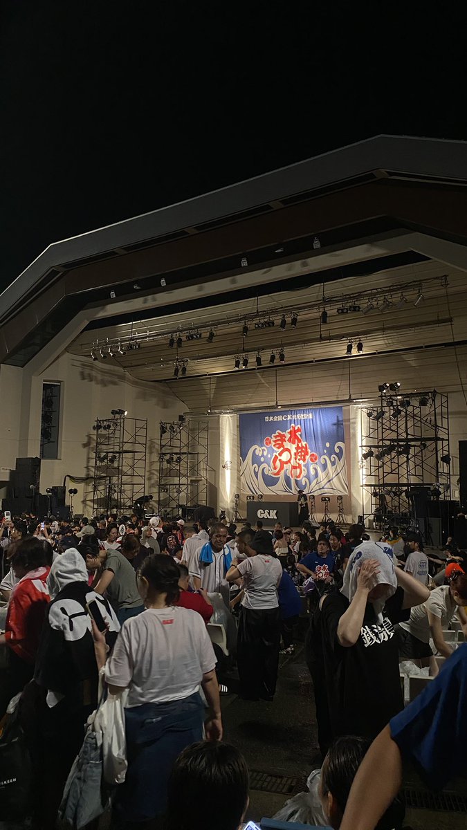 ino7__g's tweet photo. 大阪城音楽堂で行われた、『C&amp;K日本全国CK地元化計画 大阪城を経て聖地で水掛まつり2026』に行ってきました✨️ほぼずっとホースの水直当たりで、とにかくずぶ濡れ💦😂C&amp;Kさんの曲はやっぱり、愛にとって特別で最高で救いです❤️✨️またすぐ！会いに行きます><♡KEENさんとタッチできました🤭
#candk https://t.co/N8XrBKExCP