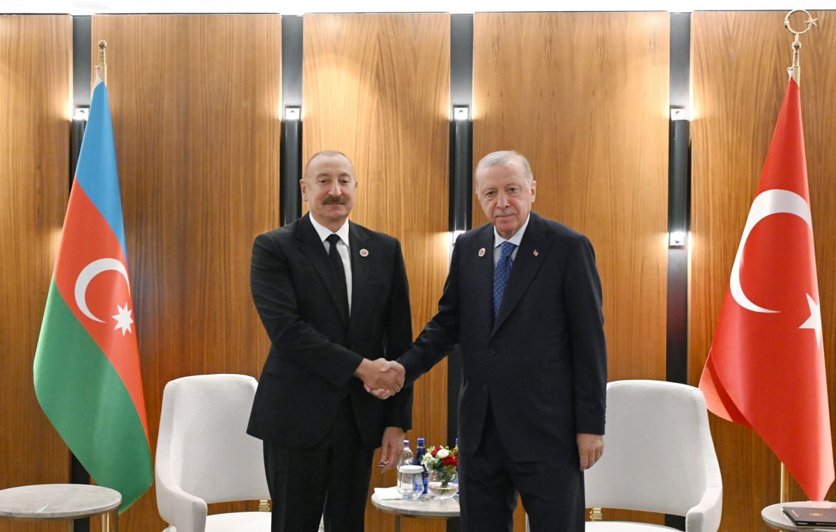 AnarMammadov17's tweet photo. 🇦🇿🇹🇷 Bişkekdə İlham Əliyev ilə Rəcəb Tayyib Ərdoğan arasında keçirilən görüşdən https://t.co/uVn82G2H7s