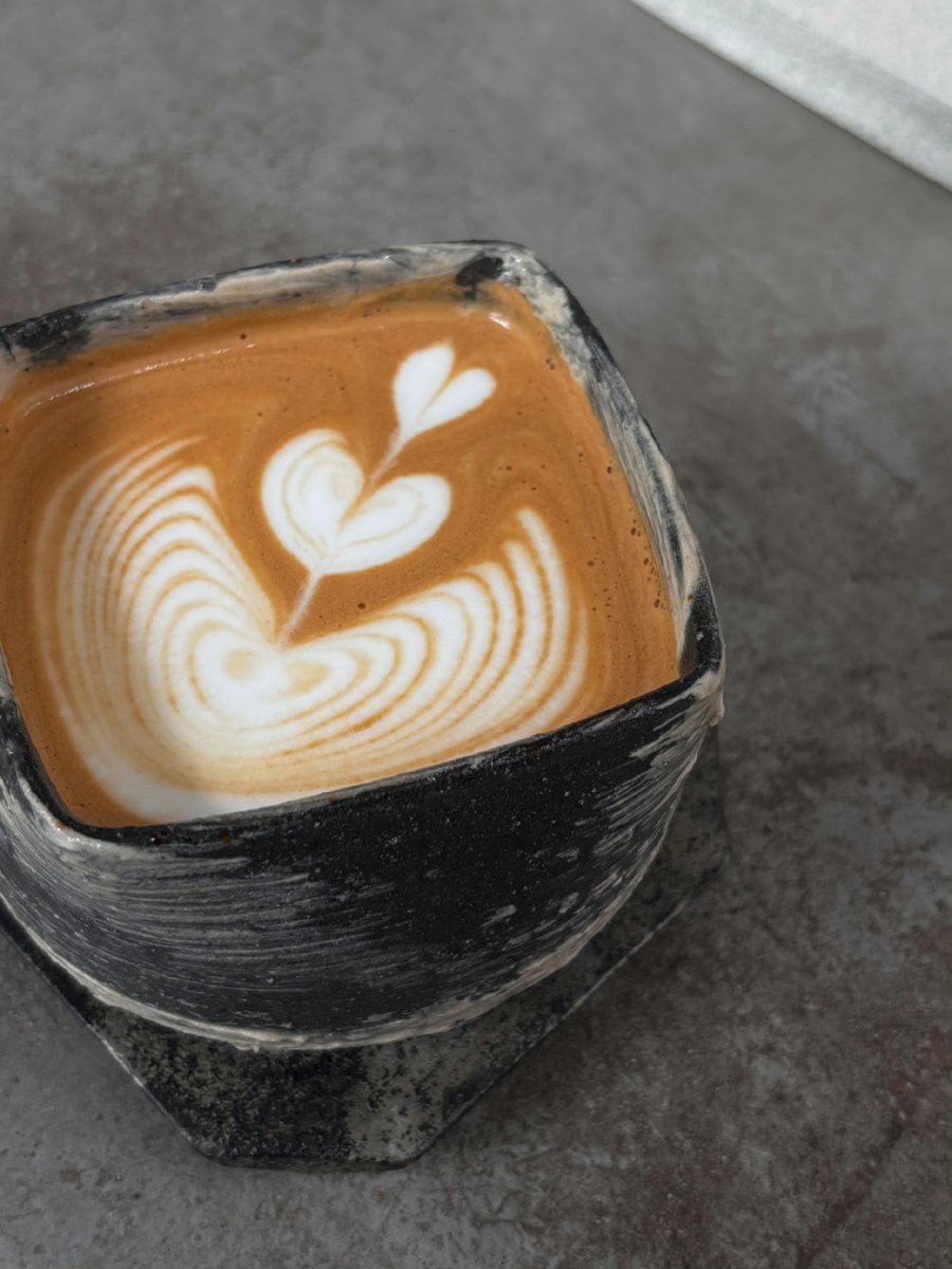 KashifA60468819's tweet photo. Just tried the new zero-waste coffee bar in downtown! My oat latte comes in a reusable glass cup I can return for a discount. Game changer for my morning routine!， https://t.co/GZ2weTyfof