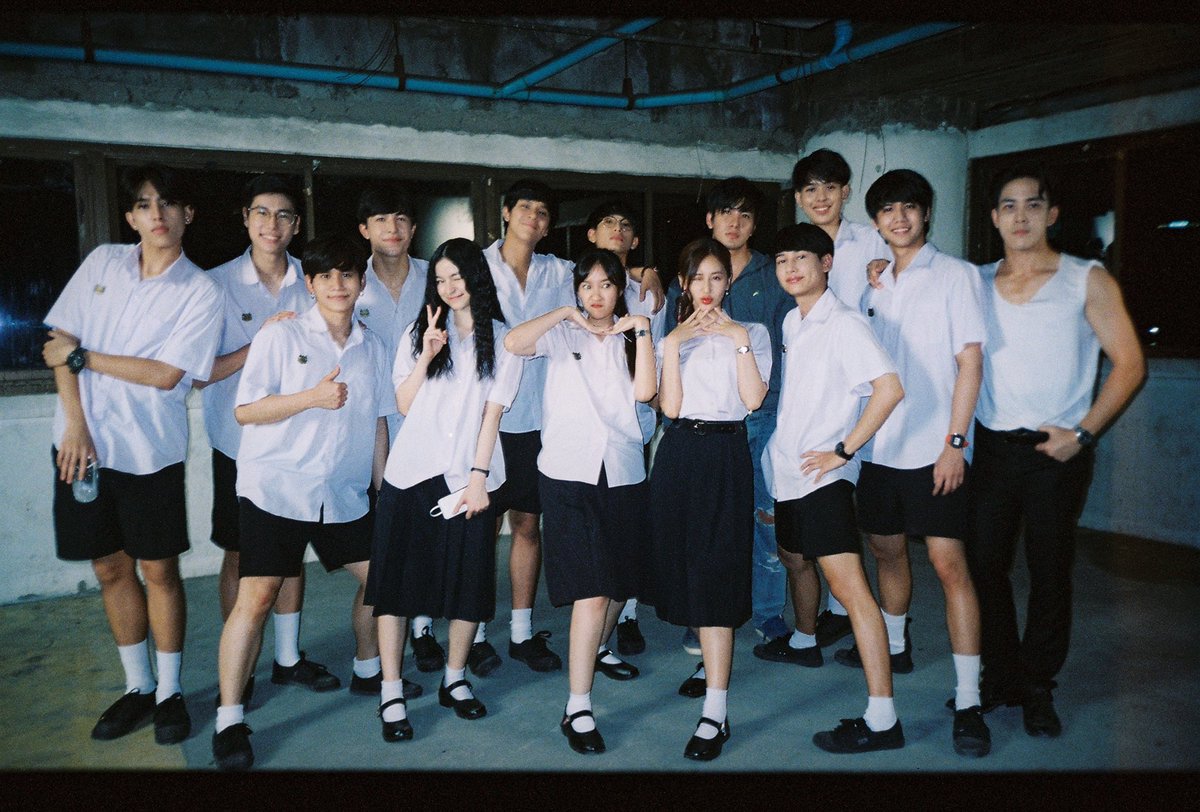fksbff's tweet photo. the baddest bitches can't always be in LA, someone has to hold it down in Ritdha High School https://t.co/TwiEdspJft