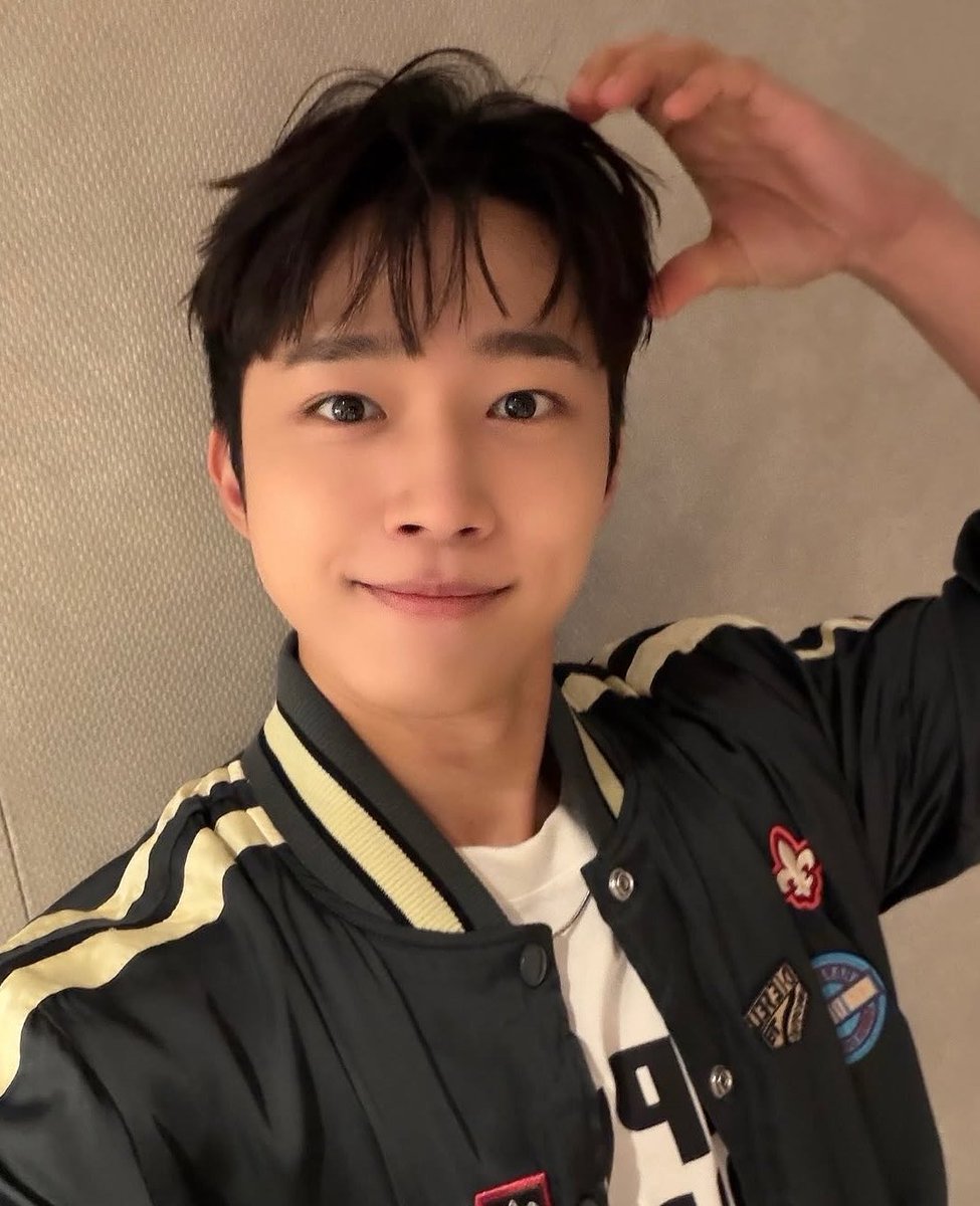 gong2i's tweet photo. 낭만��년이랑 존귀곰돌이가 동시에 존재해도 되는 거임? 동성이도? ♡.♡ https://t.co/7attfQVFnX