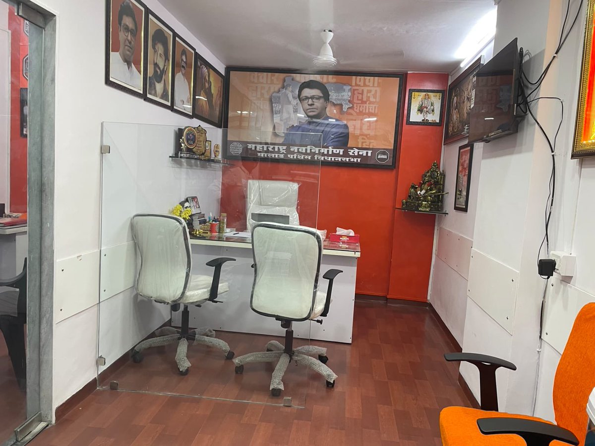 garg_trupti's tweet photo. Yesterday Amit Thackeray had a problem that why PM’s picture is next to Chatrapati Shivaji Maharaj picture..

Find Chatrapati Shivaji Maharaj in below picture..

Does Raj Thackeray is greater than Maharaj??

And what Amit Thackeray’s achievement, why his picture is next to Chatrapati Shivaji Maharaj ??