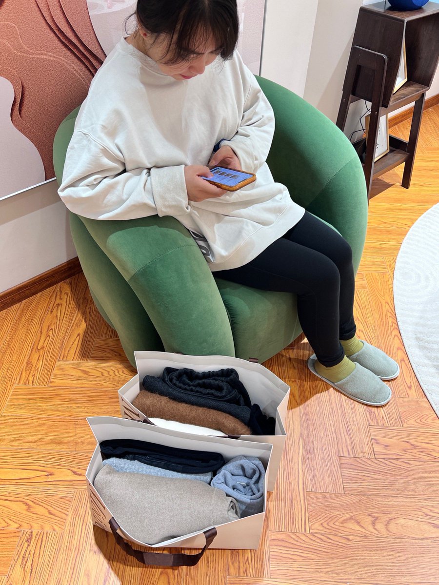algavzxatgbco's tweet photo. Just folded the last load of laundry and found a tiny sock hiding under the couch—today’s small win feels so good! https://t.co/PRwqTQYyMo