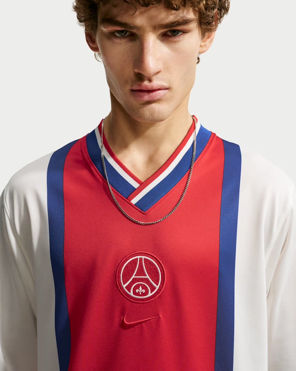 Sneakerologue's tweet photo. AD: La nouvelle collection PSG x Nike Away Premium Pack dispo sur le PSG Store

Maillot:
 Nike: https://t.co/tj9VOrbIJE
 PSG: https://t.co/heaRGaf0JN

Collection: https://t.co/gpNcSI9gJ8 https://t.co/H8LmjrTpDb