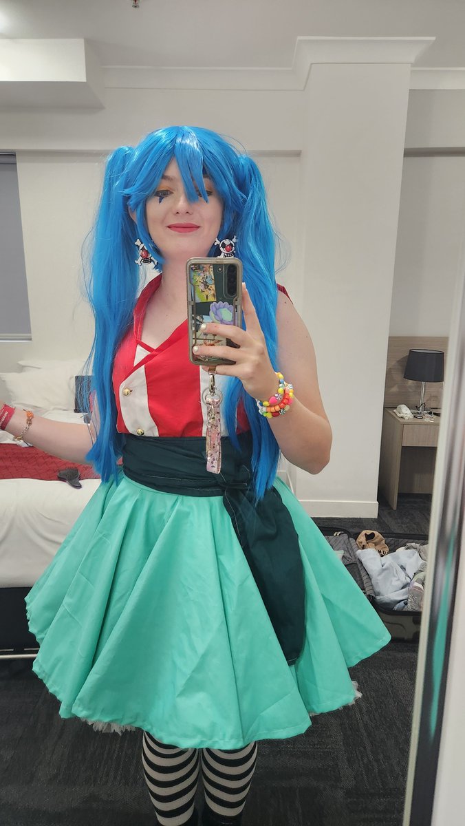 Mmmnho's tweet photo. @sillylilili No.2 cause ut reminds me of my buggy cosplay :> https://t.co/5X2RkMm6aG
