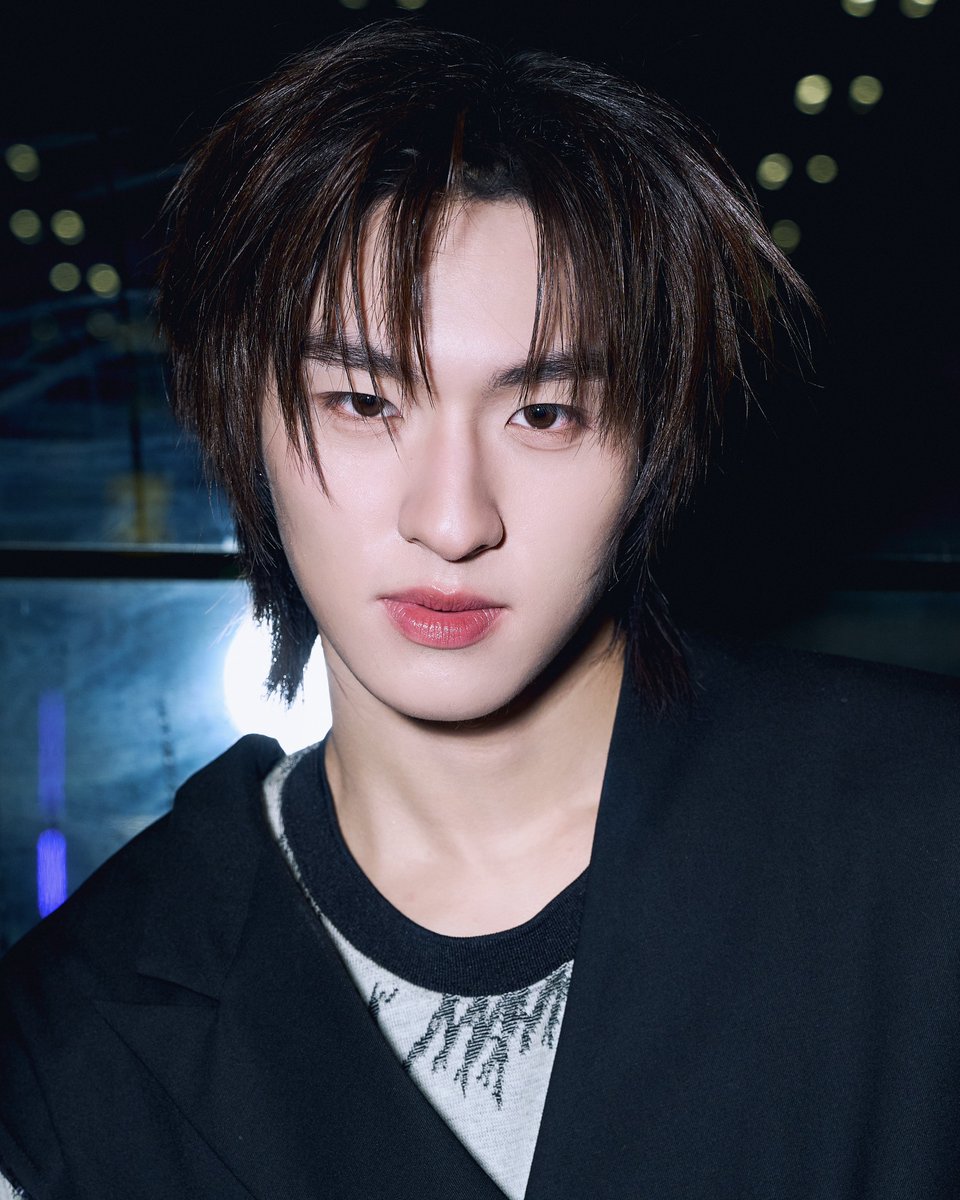ELLEThailand's tweet photo. กำลังใจพร้อมไหม! ซูมแอร์พอร์ตลุคของโทมัส @tthomastc ก้อง @kongjiro_ ก่อนเดินทางร่วมชมโชว์ MMAM คอลเล็กชั่น Spring/Summer 2027 ที่ Seoul Fashion Week ในวันที่ 3 ก.ย. เวลา 13.00 น. ตามเวลาไทย มารอติดตามทั้งคู่ไปพร้อมกันได้เลย 

THOMAS KONG TO SEOUL
#ELLEThailand
#THOMASKONGWITHMMAM https://t.co/osNmIaE0W4