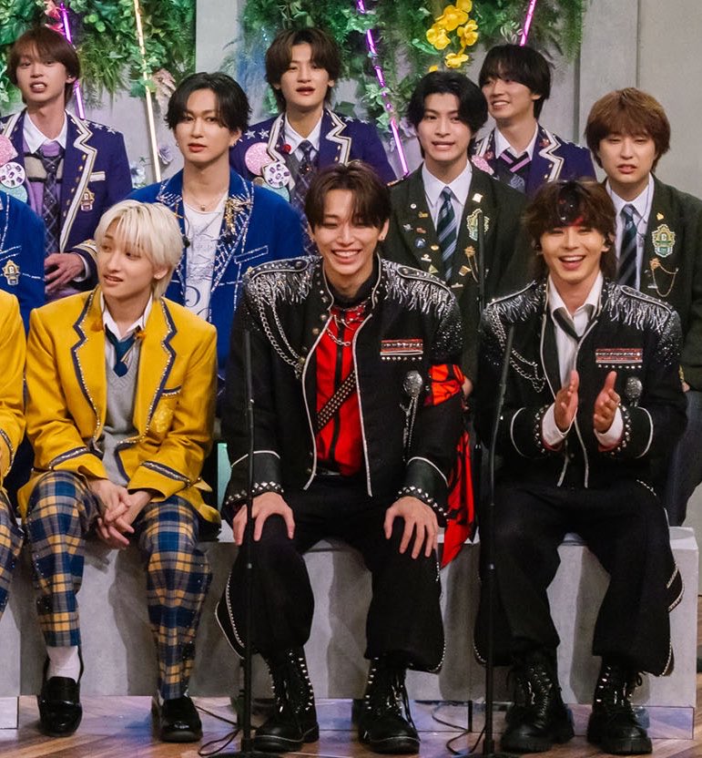 S1013Bts's tweet photo. 兄の肩幅

服のデザインもあるかもだけど、しっかりした肩だね
颯斗の肩好き

ちょこんとした楓弥可愛いね

#HAYATO #FUMIYA #EIKU #高尾兄弟 #高尾颯斗 #高尾楓弥 #山下永玖 #ワンエン https://t.co/VOVufCuAs8