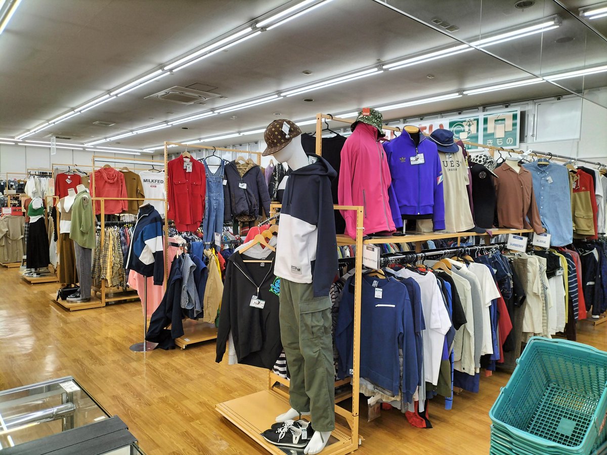 offhousehiro's tweet photo. #オフハウス弘前店 です👋😃
早くも9月になりました🍁
当店では家具や生活家電、衣類や食器スポーツ用品など幅広く買取を行っております☺️
涼しくなりお片付けも捗る季節なのでよろしければご不要になったお品物をお持ち下さいませ✨
#ハードオフリユースでSDGs強化月間 https://t.co/VZxxP4aPq5