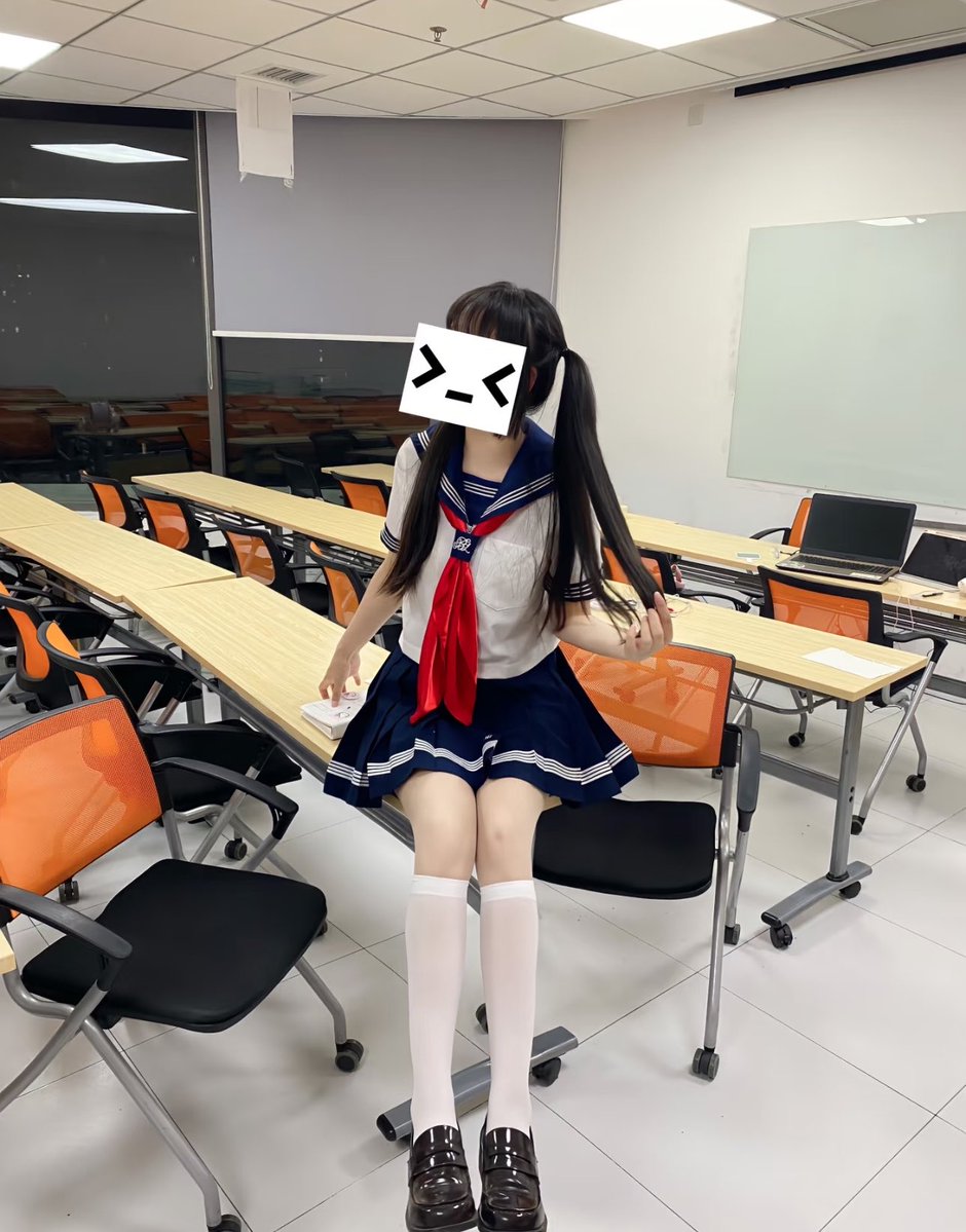 jasmine33lh7's tweet photo. 继续来啊🫰🫰

是谁说要来锐评我15岁的bb啊！

心情不好来X发泄了，无🚪来就给啊！！！！ https://t.co/CYWLXk4Bwu