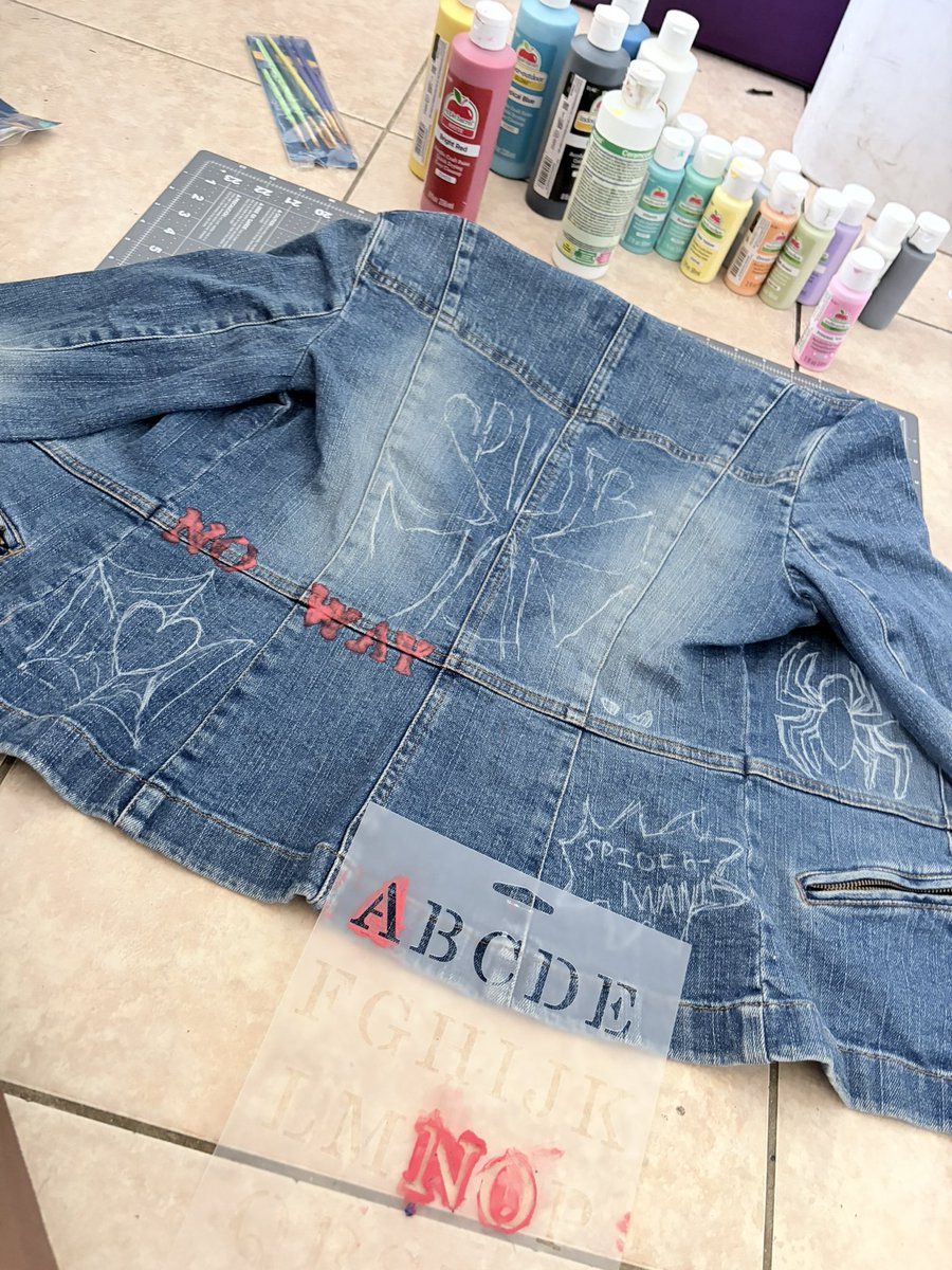 l3urynn's tweet photo. I LOVEEE MAKING CLOTHES🧶🌷🩵⭐️🫶🏾 https://t.co/KFrTARHgJ2