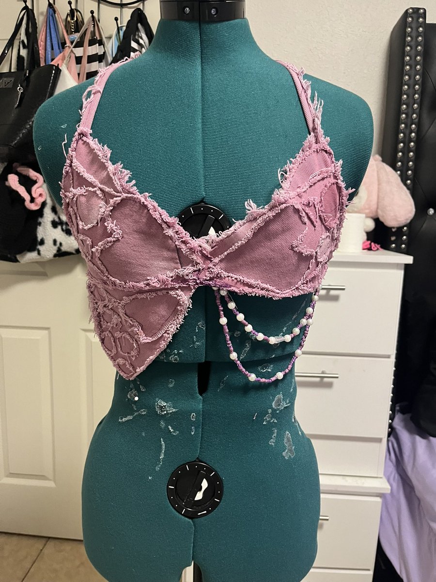 l3urynn's tweet photo. I LOVEEE MAKING CLOTHES🧶🌷🩵⭐️🫶🏾 https://t.co/KFrTARHgJ2