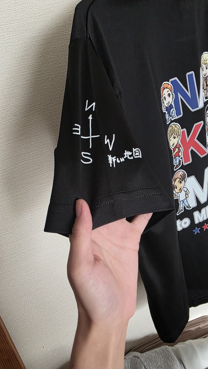 smapfun_forever's tweet photo. #NAKAMAtoMEETING 用のTシャツを新調しました‼️むちゃくちゃ愛詰め込みまくったんですが、出来上がったら想像以上に良かった💙❤️💗🤍💛💚
自分のイラストじゃないみたい(笑)

明日はこれ着て参戦しまーす✨️
ワッヒョーイ😆‼️‼️

#ぷっくりニュース https://t.co/boPMSbZKEr