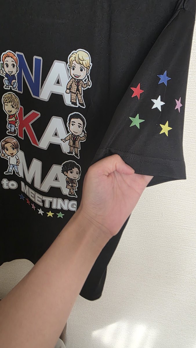 smapfun_forever's tweet photo. #NAKAMAtoMEETING 用のTシャツを新調しました‼️むちゃくちゃ愛詰め込みまくったんですが、出来上がったら想像以上に良かった💙❤️💗🤍💛💚
自分のイラストじゃないみたい(笑)

明日はこれ着て参戦しまーす✨️
ワッヒョーイ😆‼️‼️

#ぷっくりニュース https://t.co/boPMSbZKEr