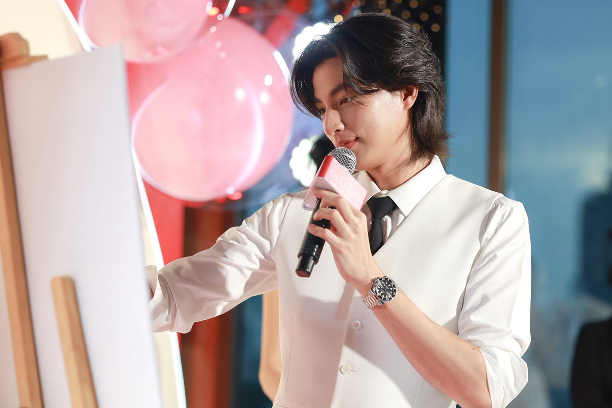 tb_entofficial's tweet photo. กลัฟร่วมสร้างค่ำคืนสุดพิเศษใน Meet &amp; Love Your Skin with Sewa

@gulfkanawut 
#SewaXGulf #GetYourGulfSkin #GulfKanawut https://t.co/bPW1UpPEVh