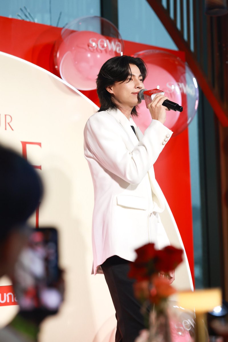 tb_entofficial's tweet photo. กลัฟร่วมสร้างค่ำคืนสุดพิเศษใน Meet &amp; Love Your Skin with Sewa

@gulfkanawut 
#SewaXGulf #GetYourGulfSkin #GulfKanawut https://t.co/bPW1UpPEVh