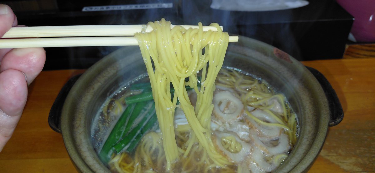 taneichi15's tweet photo. #高知駅 近くの #鍋焼きラーメン千秋 に立ち寄り #鍋焼きラーメン を摂取。鍋焼きと名前に付くだけあり、超熱々の #ラーメン #鶏(#軍鶏！？)のスープ、甘めなお味だけど #猛暑 の中でも、良い感じに腹が満たされました。
#高知グルメ
#高知グルメ
#ラーメンライス
#ラーメンランチ
#熱々ラーメン https://t.co/4cMhR2Oc86