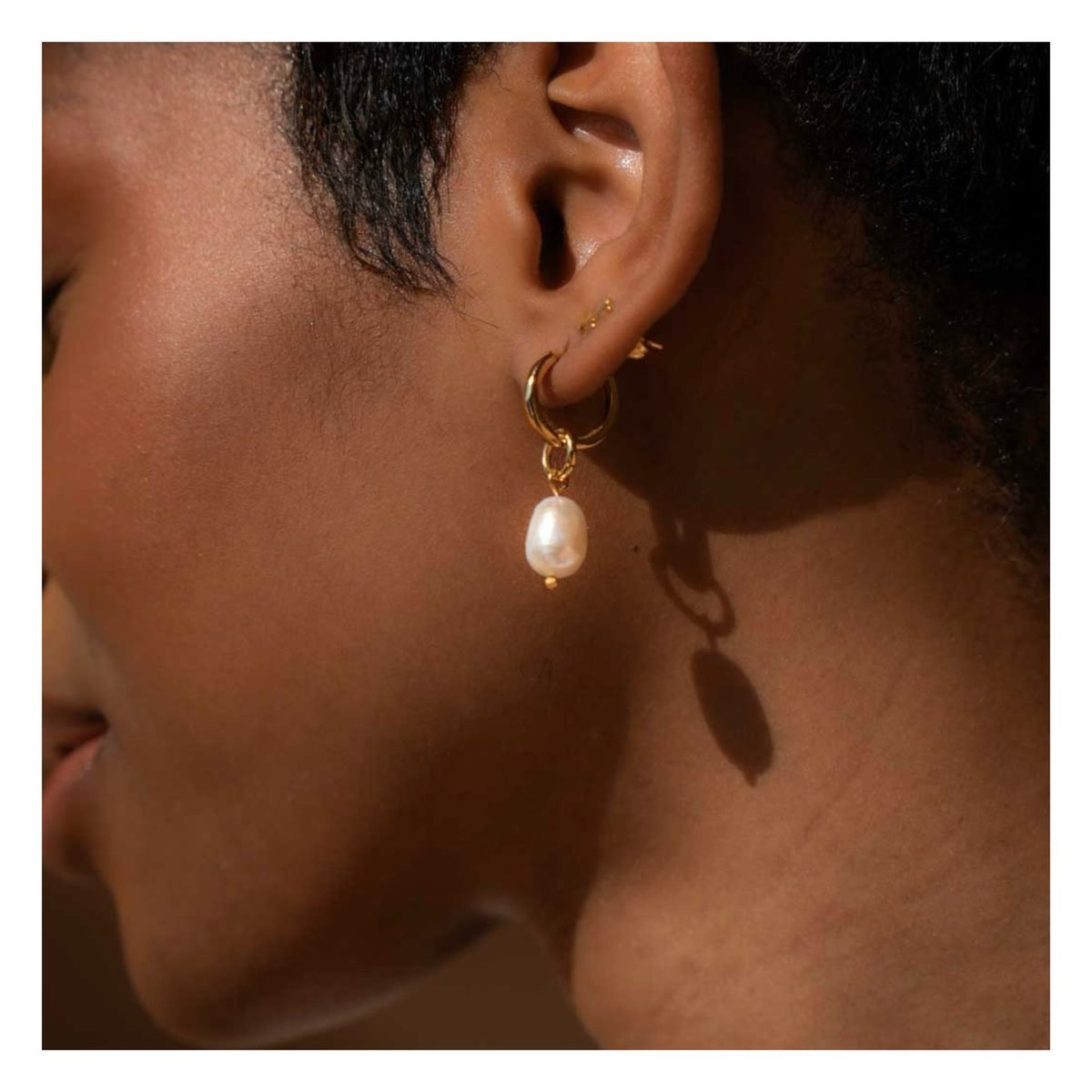 oftheangels_'s tweet photo. NEW ARRIVALS | GAIA PEARL HOOPS

Endless summer, effortlessly styled. Freshwater pearls bring statement appeal by day and night. Remove them for a refined everyday hoop. Meaning: purity, balance and inner wisdom. https://t.co/qqu89aT4sn