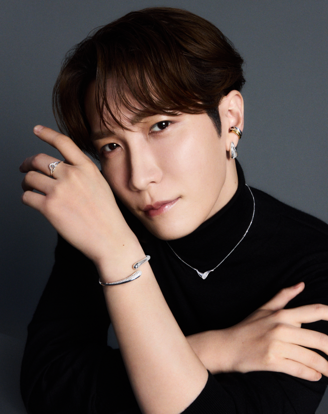 thetvjp's tweet photo. Snow Man #渡辺翔太、
スワロフスキー・ジャパン初の試みに抜擢　
声でジュエリーの魅力を紐解く 

▼記事の続きはこちら
https://t.co/cbwxQv0Cy9 

#SnowMan #スワロフスキー #Swarovski #オーディオガイド https://t.co/u6MGiS7F48