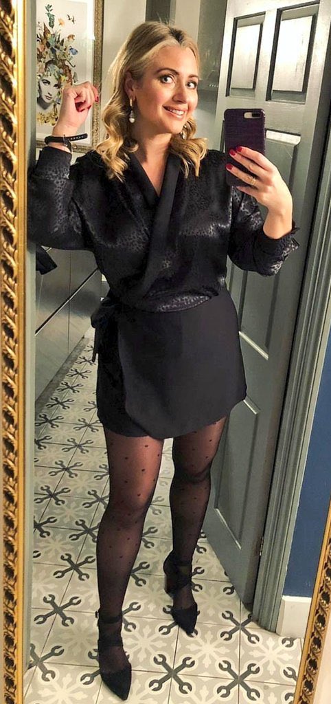 LocaNIguy's tweet photo. Hayley nylon leggy McQueen https://t.co/QEXHmil57U