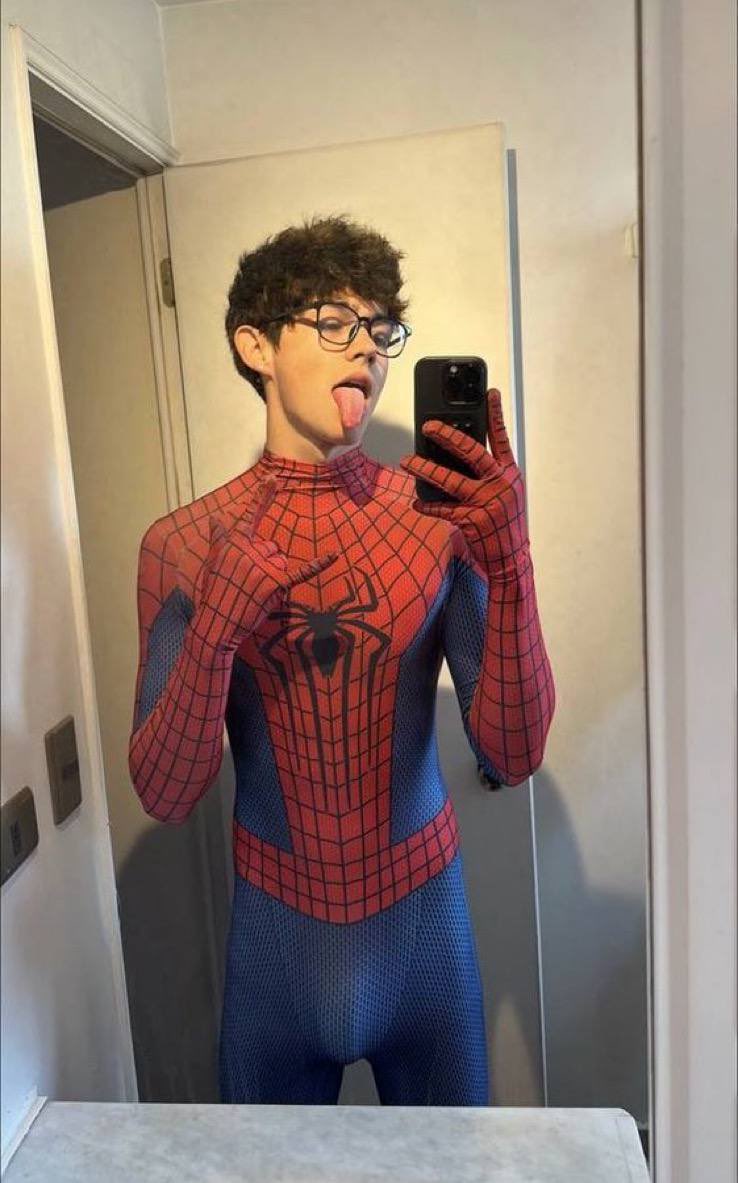 hotstarsmx's tweet photo. Camilo Leal 🕷🕸💦 https://t.co/x4kNXFfY2C