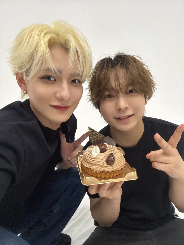 7min_riku's tweet photo. 誕生日おめでとう！
本当に27歳になったの、、、？？ https://t.co/G3KqFpvyvp