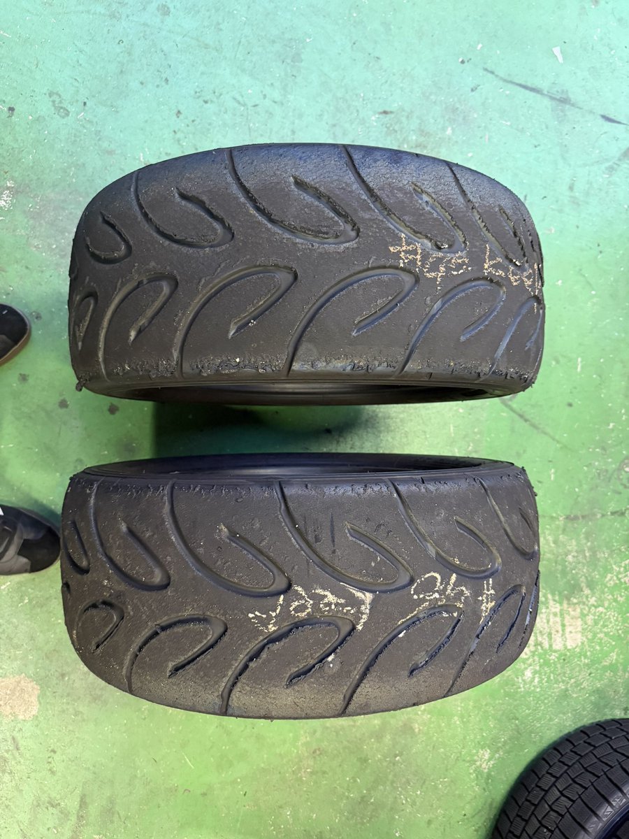 MCmo2_racing's tweet photo. 【タイヤ売り案件】
倉庫整理してたらまた出てきたので🤣
A050のユーズド2本、欲しい人居たら売ります！！

2025年製
195/50/R15 Mコン
8部山くらいはありそう

価格
2万円

気になる方連絡ください〜🙏🙏 https://t.co/sXVcmxuhbt