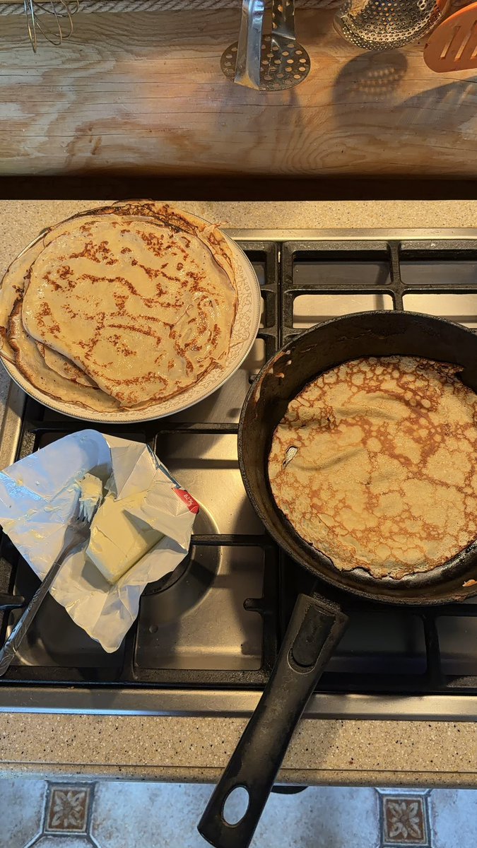 Daybydaymood's tweet photo. cooking time 🥞 https://t.co/Rssd0xAuVz