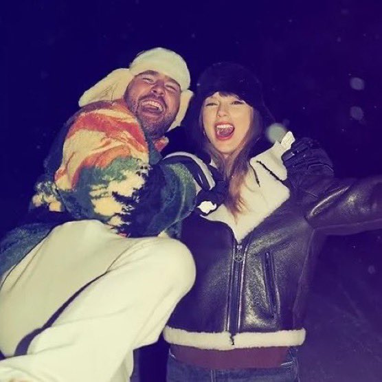 TSUpdating's tweet photo. Travis Kelce confirms to VOGUE that he and Taylor Swift have a dog.

(https://t.co/Y0lXdpb1sN) https://t.co/qunnHZeEph