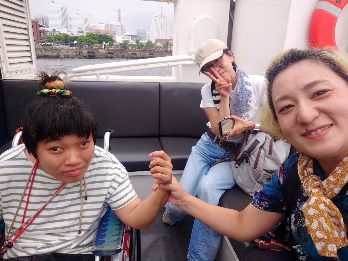 MZE_1123's tweet photo. カブキのお誘いでかこさとし展からの横浜散歩。福原さんの息子さんとししまるちゃんに会う🥰カブキが船に乗りたいと言うのでシーバスに乗る🚢なかなかの充実散歩でした。

#にじ屋 https://t.co/EE5CAgG6dZ