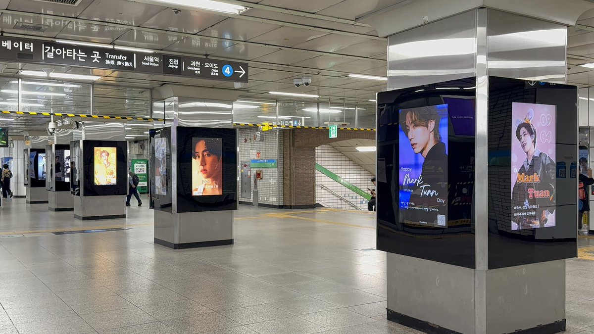 Suwanet15's tweet photo. ป้ายวันเกิดสุดหล่อ @marktuan  ที่เกาหลี มาแล้ววว🎂🇰🇷
-ขอบคุณทุกคนที่ช่วยกันโดเนท
-ขอบคุณทุกคนที่ช่วยกันทำป้ายกันเข้ามา
-ขอบคุณพี่เกศ @karakatemt ที่ช่วยประสานงานทุกอย่างเลย
-ขอบคุณพี่นัท ที่ช่วยประสานงานทางเกาหลี ให้นะคะ @natviiix  
ขอบคุณทุกคนอีกครั้งค่ะ🙇‍♀️ #MarkTuan https://t.co/xIKqLy1c68