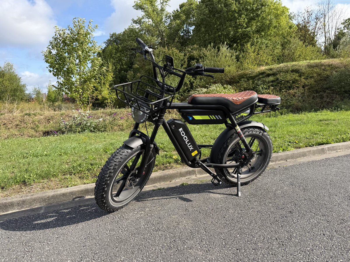 GohanBlog's tweet photo. 🚲 Un vélo électrique… qui ressemble à une mini-moto ? 😏

J’ai testé le KOOLUX X9 Pro, un fatbike XXL avec 750 W, double batterie, pneus 20×4 et 46,5 kg sur la balance.

👉 Mon avis complet sur GohanBlog : https://t.co/aML6I3sn6o https://t.co/Uaf2pn282M