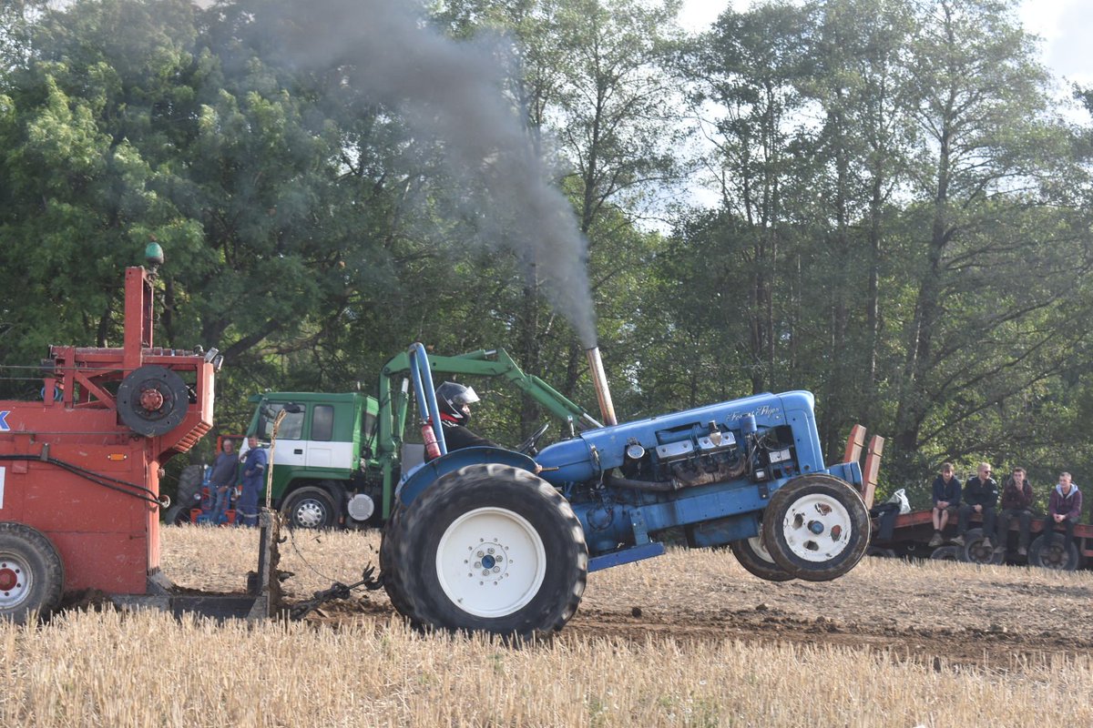 TisI_LeClerc's tweet photo. #TractorTuesday or #TwoWheelTuesday? That is the question.... https://t.co/gxW1MtkIVY