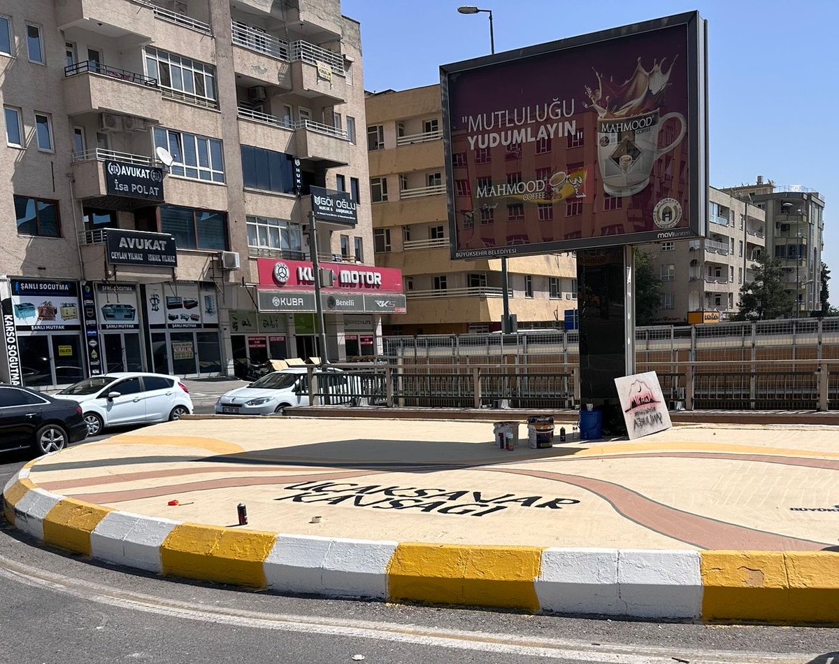 SbbPark's tweet photo. 📍Haliliye İlçesi/Uçaksavar Kavşağı ❤️

Park ve Bahçeler Dairesi Başkanlığına bağlı ekiplerimiz;👷🚧👷

Kavşaklarda peyzaj çalışmalarını hız kesmeden sürdürmektedir.🦌

#YeşilŞehirŞanlıurfa 

@sanliurfabld 
@MithatCanKutluc 
@halilaldeniz_ 
@sukrukaracads 
@mesuthicri https://t.co/mmvP8FGaMD