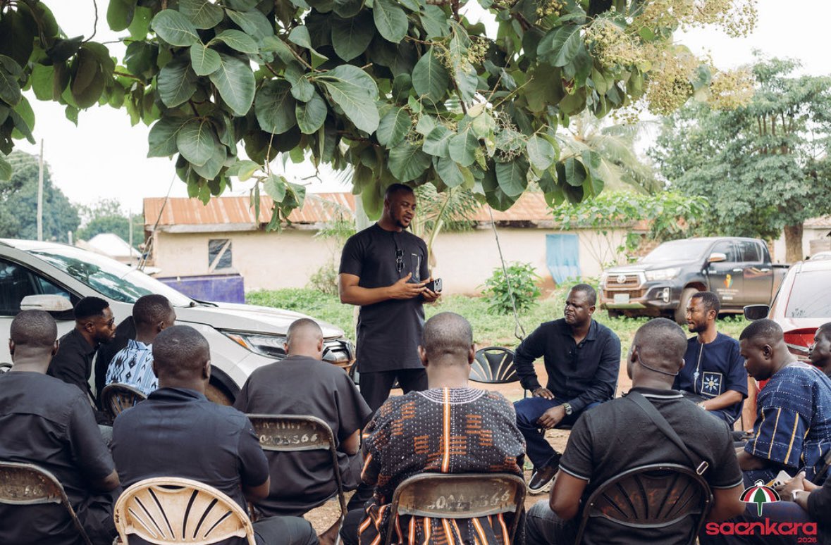 SBasiera's tweet photo. As part of hitting the grounds running in the Sunyani-Drobo, we joined our comrade the Bono Regional Youth Organiser, Mr. Rahid Ahmed (Rooney) for the final funeral rites of his late father.

Beyond paying our respects and standing with the bereaved family in this difficult moment,  we had the opportunity to connect and engage with NDC Youth Organisers as we strengthened our bonds, deepened our unity and continued building a formidable youth front.

Together, we move. Together, we build.

#Saankara4NYO #TeamSaankara